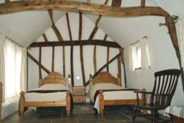 twin bedroom 