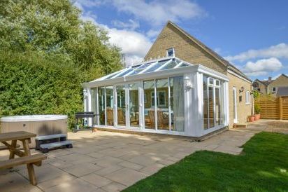 The Cotswold Manor Vineyard, Exclusive Hot-Tub, Games/Event Barns, 70 acres of Parkland