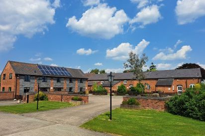 Buttercups & Hayloft Sleeps & Dines 16 with Pool, Sports Court & Play Area