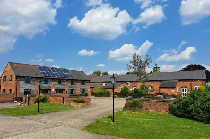 Buttercups & Hayloft Sleeps & Dines 16 with Pool, Sports Court & Play Area